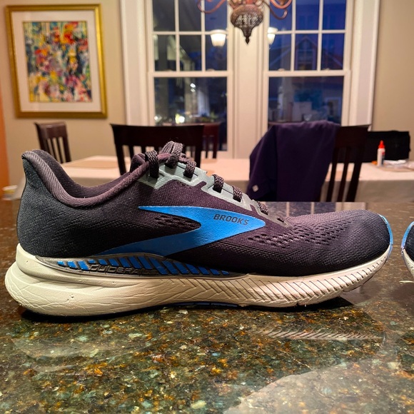 Brooks Running Trainers, men’s size 8.5 - Picture 2 of 6